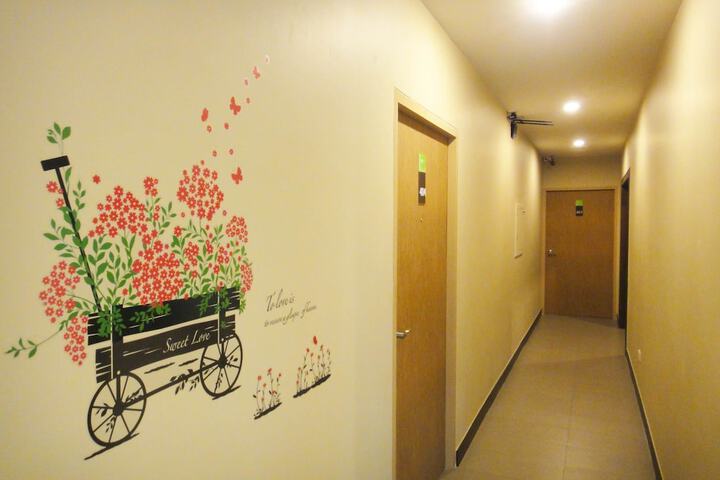 Ballroom/Hall 19 of 20