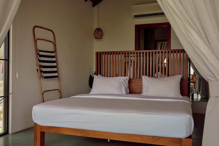 Room 8 of 60