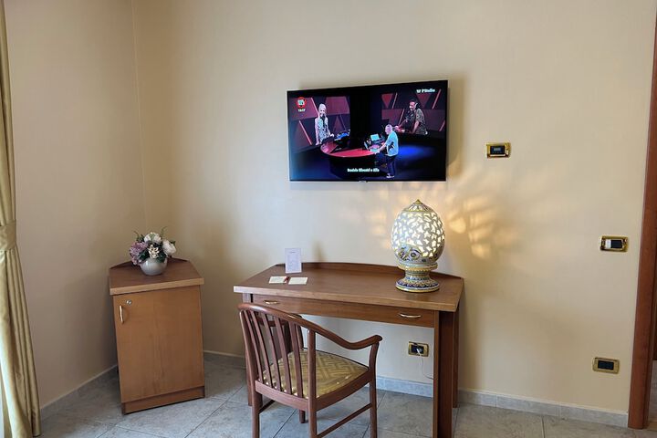 Room 18 of 48