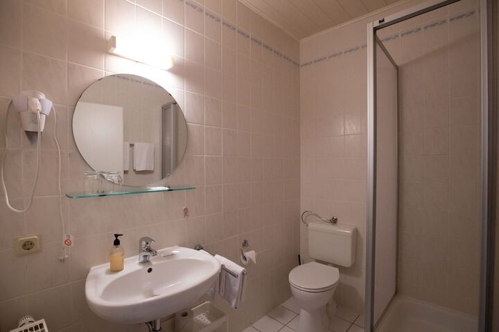 Room 9 of 23