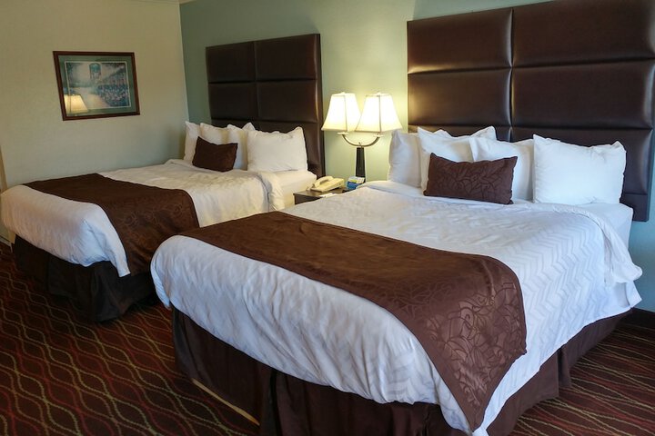 2 Queen Beds (3 of 6)
