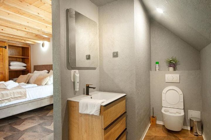 Room 14 of 19