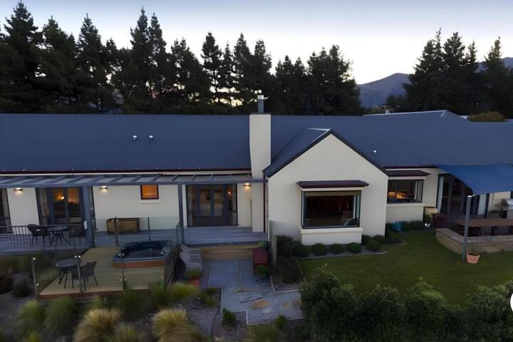 Websters on Wanaka Lodge