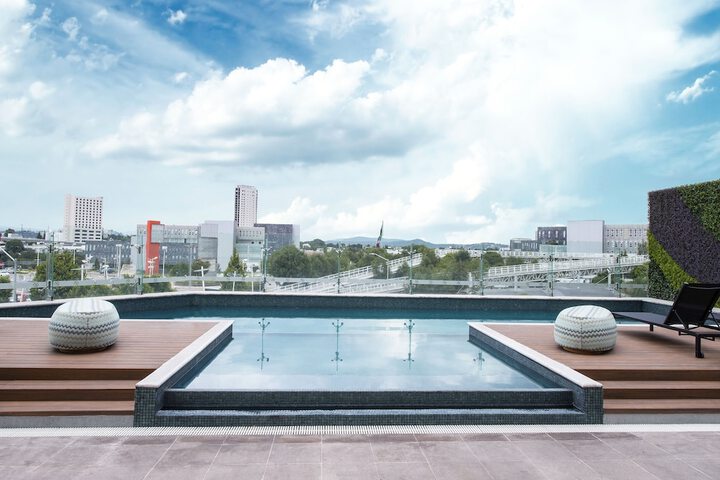 Hotel Pool