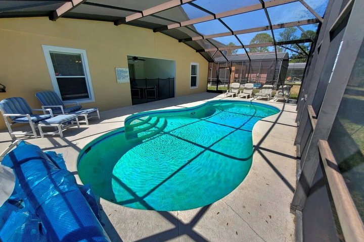 Pool 10 of 15