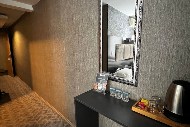 Room 25 of 36
