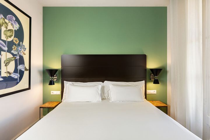 Room 9 of 38