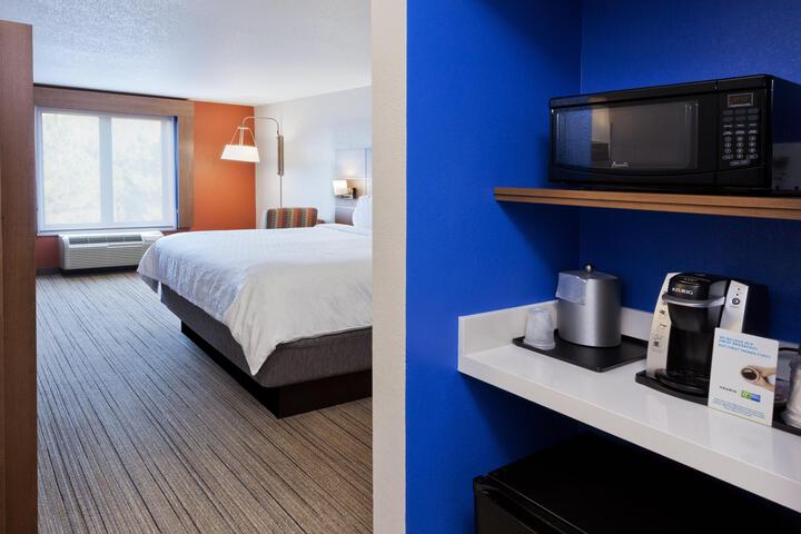 Standard Room, King or Two Doubles (1 of 2)