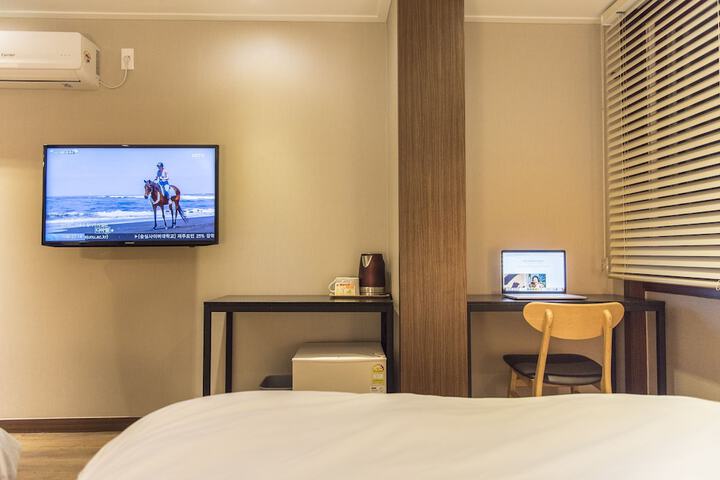 Room 21 of 37