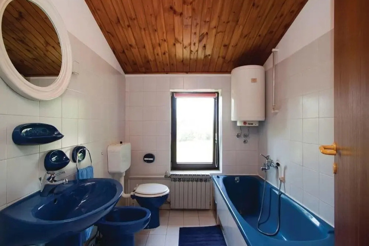 Room 7 of 11