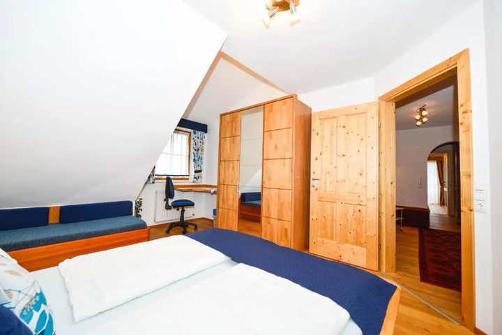 Room 5 of 17