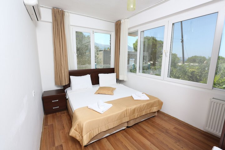 Room 5 of 73