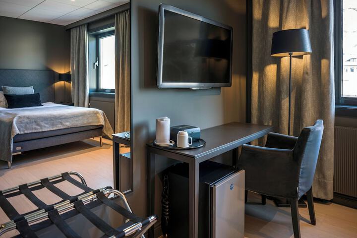 Room 13 of 80
