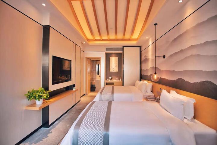 Room 9 of 46
