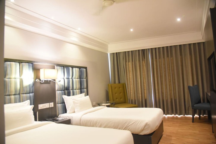 Room 6 of 18