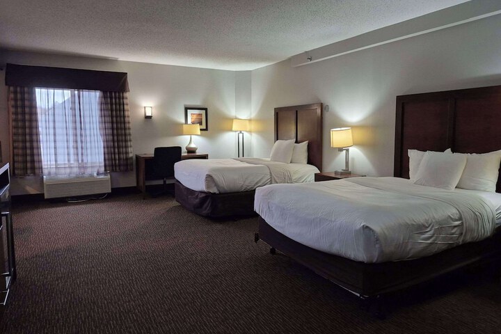 2 Queen Beds Accessible (7 of 25)