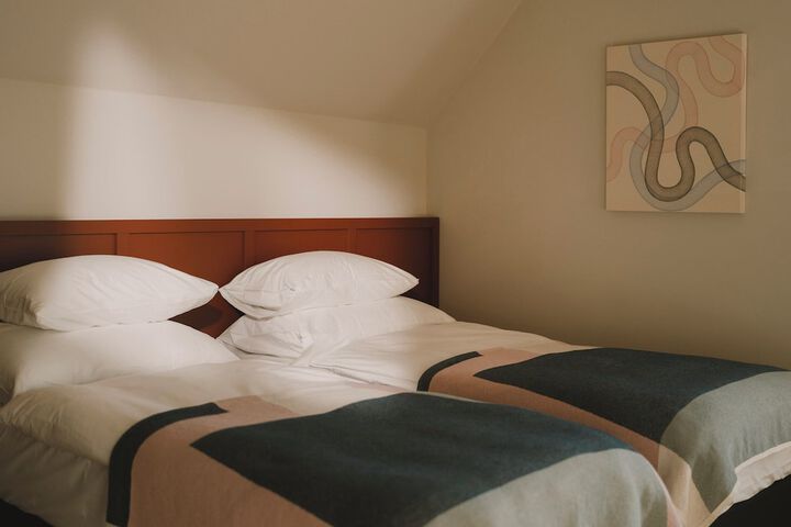 Room 4 of 36