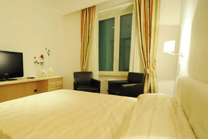 Room 4 of 11