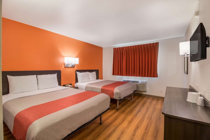 2 Queen Beds (6 of 6)