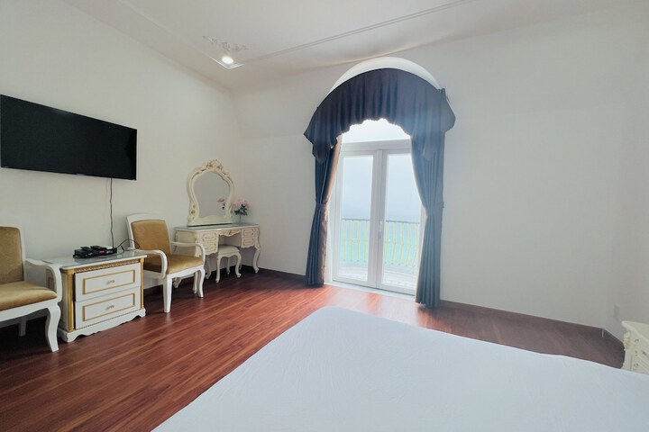 Room 2 of 22