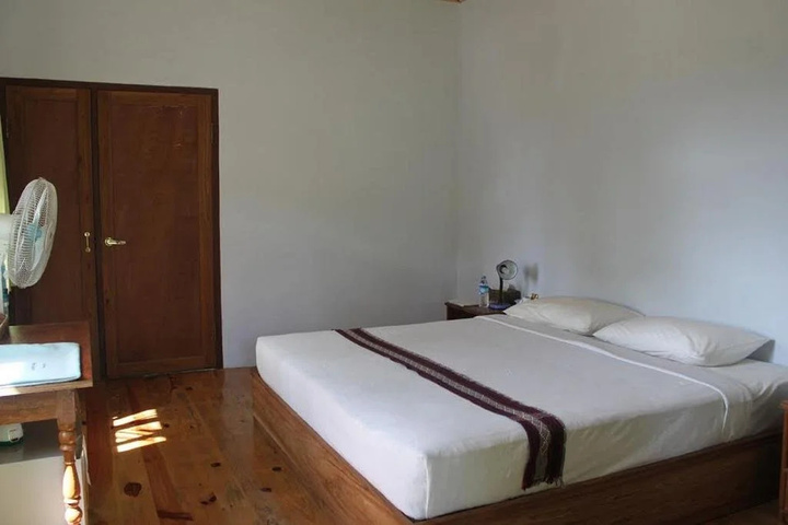 Room 2 of 6