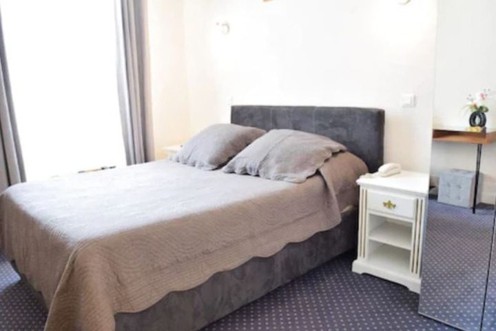 Room 13 of 38