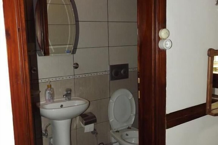 Room 12 of 15