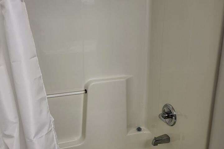 Basic Single Room 2 Double Beds (4 of 7)