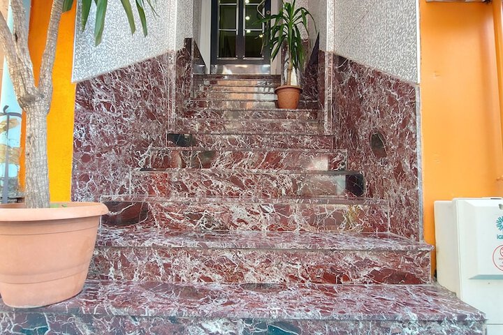 Hotel 90 of 105