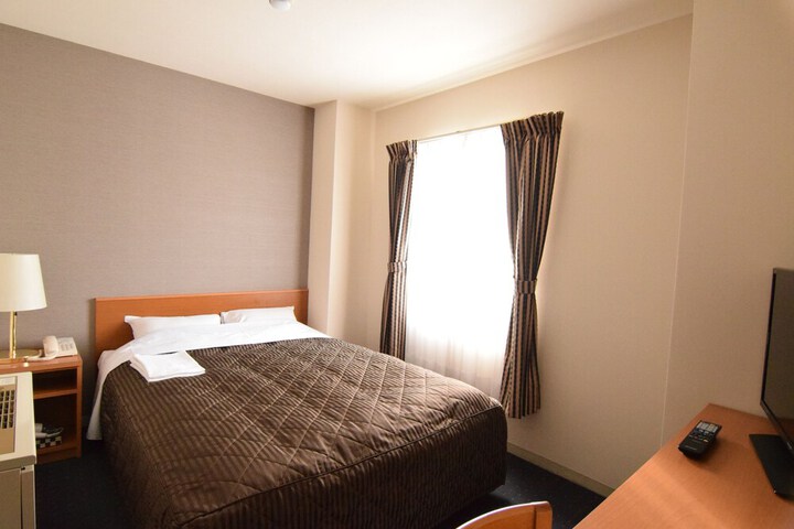 Room 9 of 33