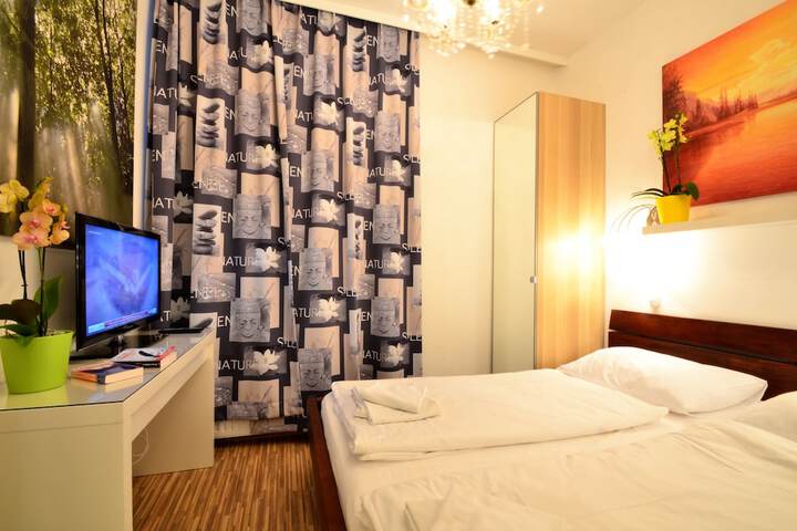 Room 3 of 71