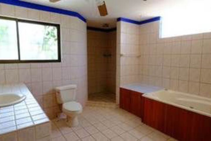 Room 12 of 163