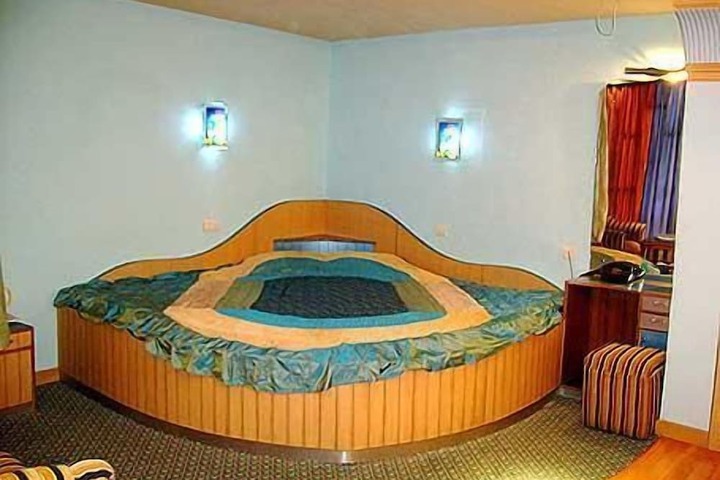 Room 21 of 47