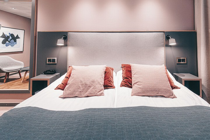 Room 32 of 67