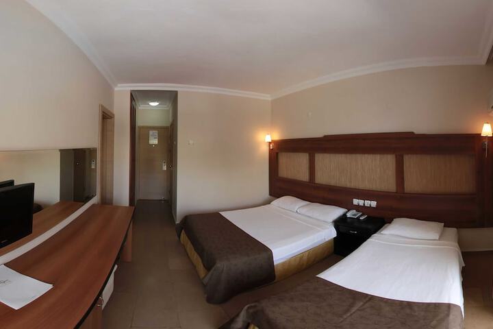 Room 6 of 28