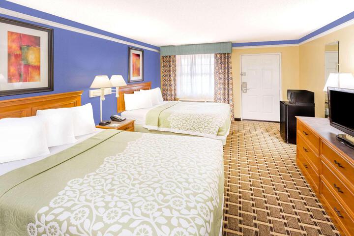 2 Double Beds (5 of 6)