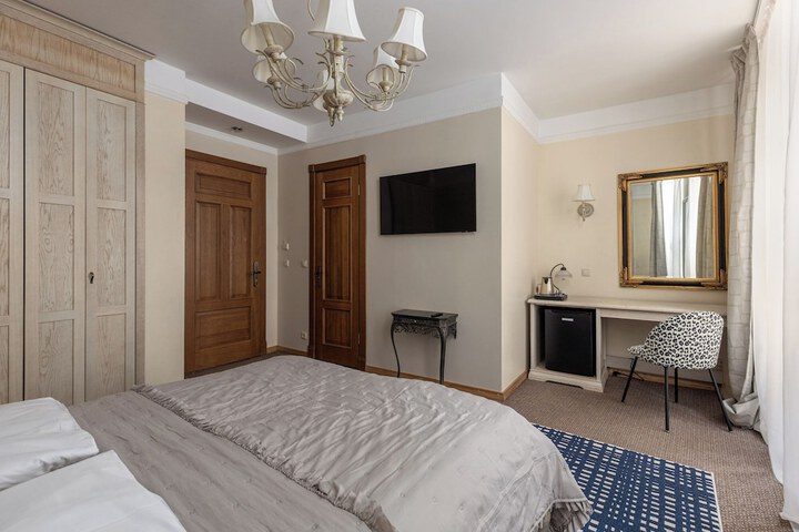 Room 45 of 118