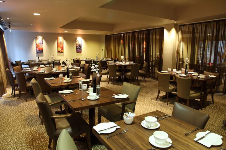 Dining 32 of 53