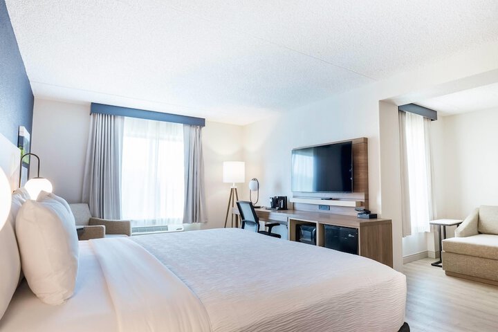 Room 32 of 60