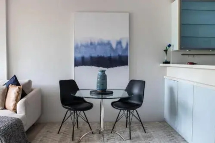 Room 4 of 11