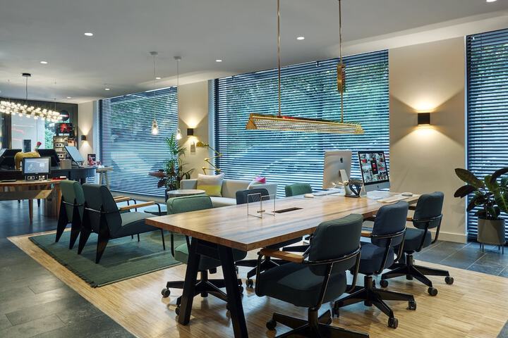 Business Center 52 of 69