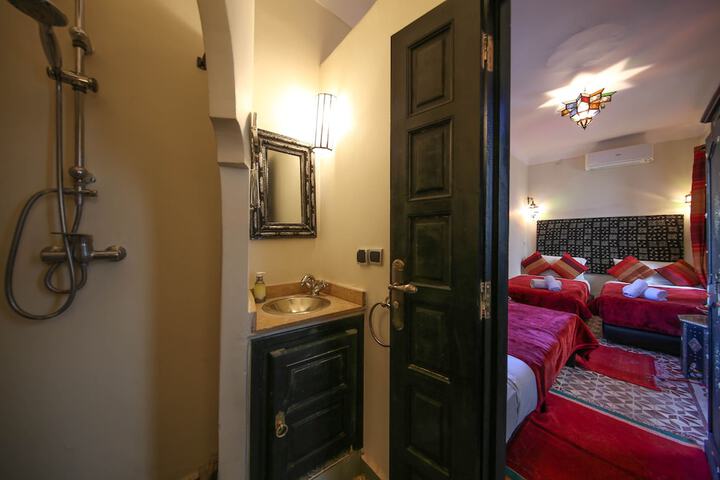 Room 16 of 107