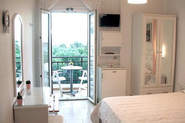 Room 3 of 25