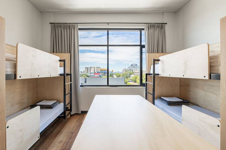 Room 26 of 42