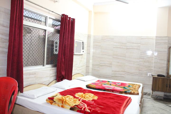 Room 3 of 20