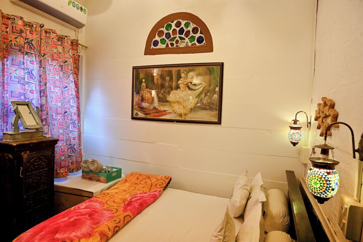 Room 30 of 90