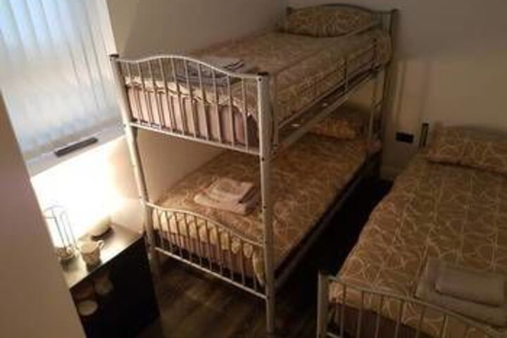 Room 9 of 12