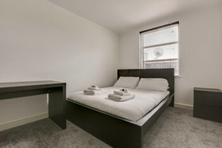 Room 6 of 18