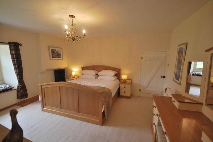 Room 4 of 11