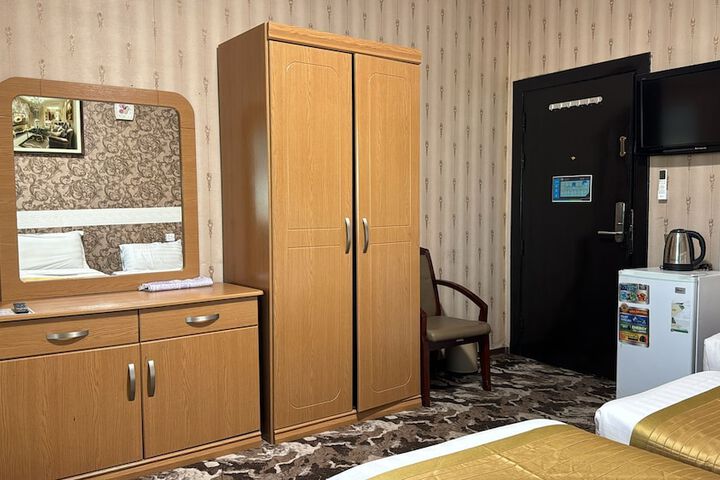 Room 33 of 49